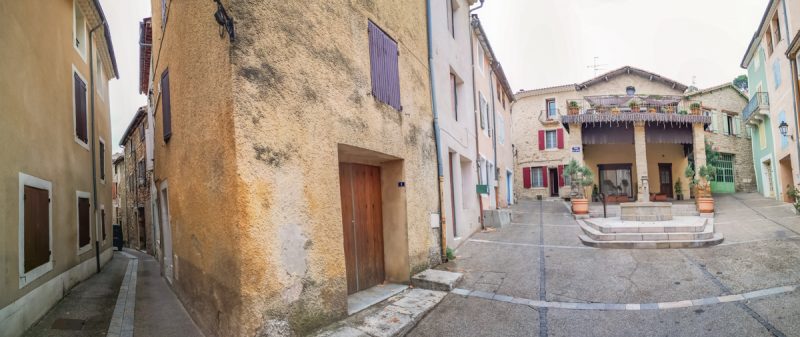 beaumes-de-venise street panorama