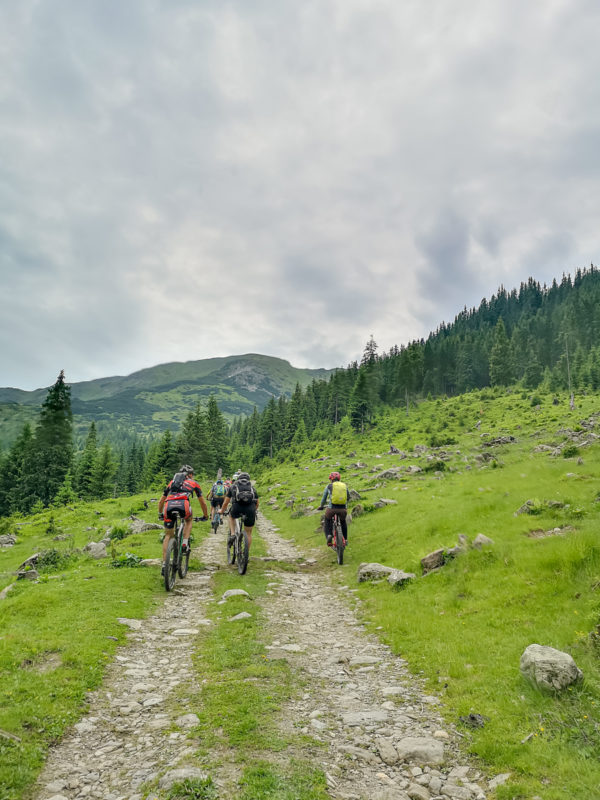 mountain biking puzdrele climb
